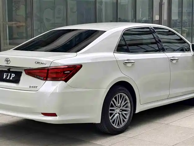 Toyota Crown 2017 — фото 9
