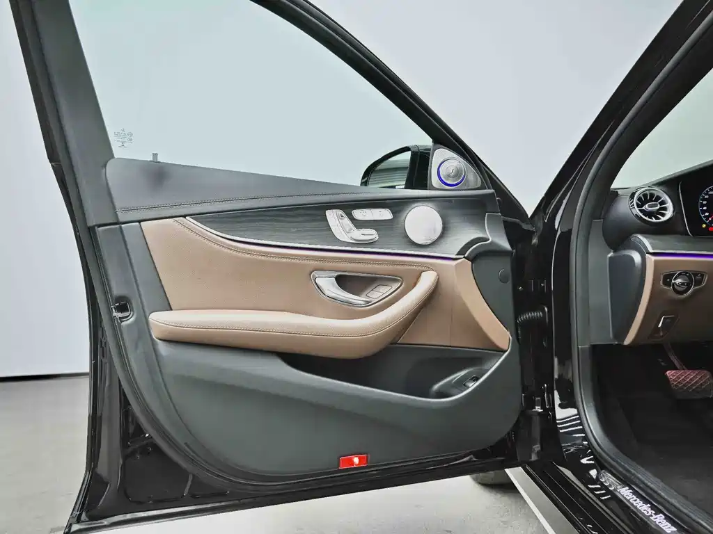 Mercedes-Benz E-Class 2021 — фото 28
