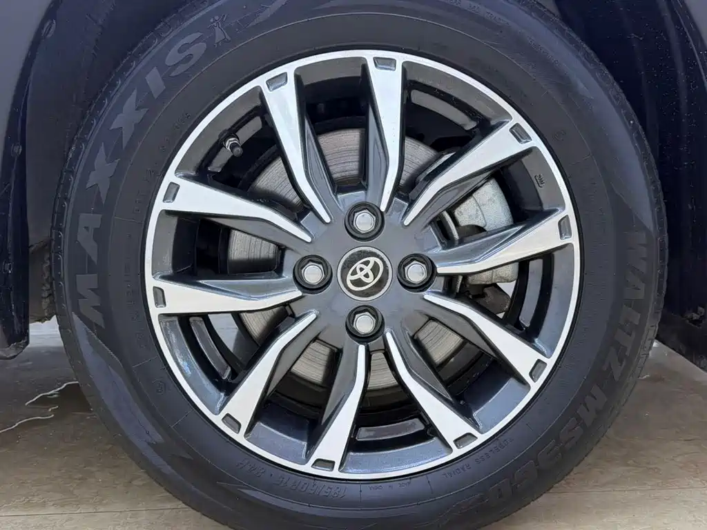 Toyota Yaris L 2022 — фото 25
