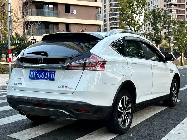 Luxgen You6 SUV 2015