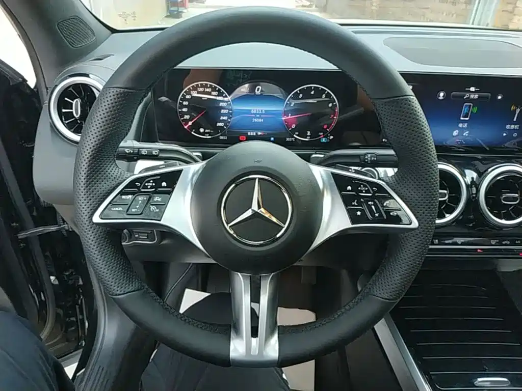 Mercedes-Benz GLB 2024 — фото 11