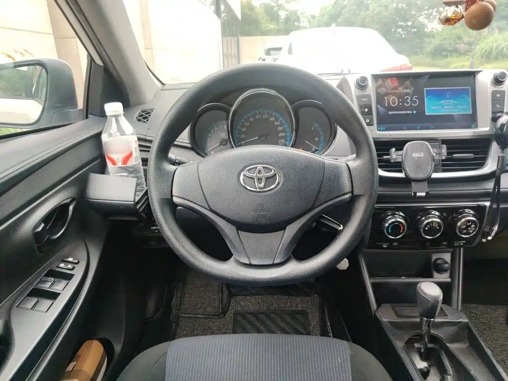 Toyota Yaris L 2019
