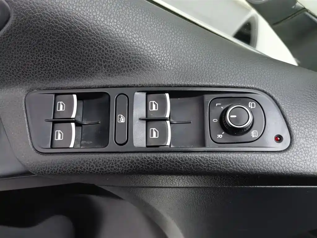 Volkswagen Tiguan 2016 — фото 9