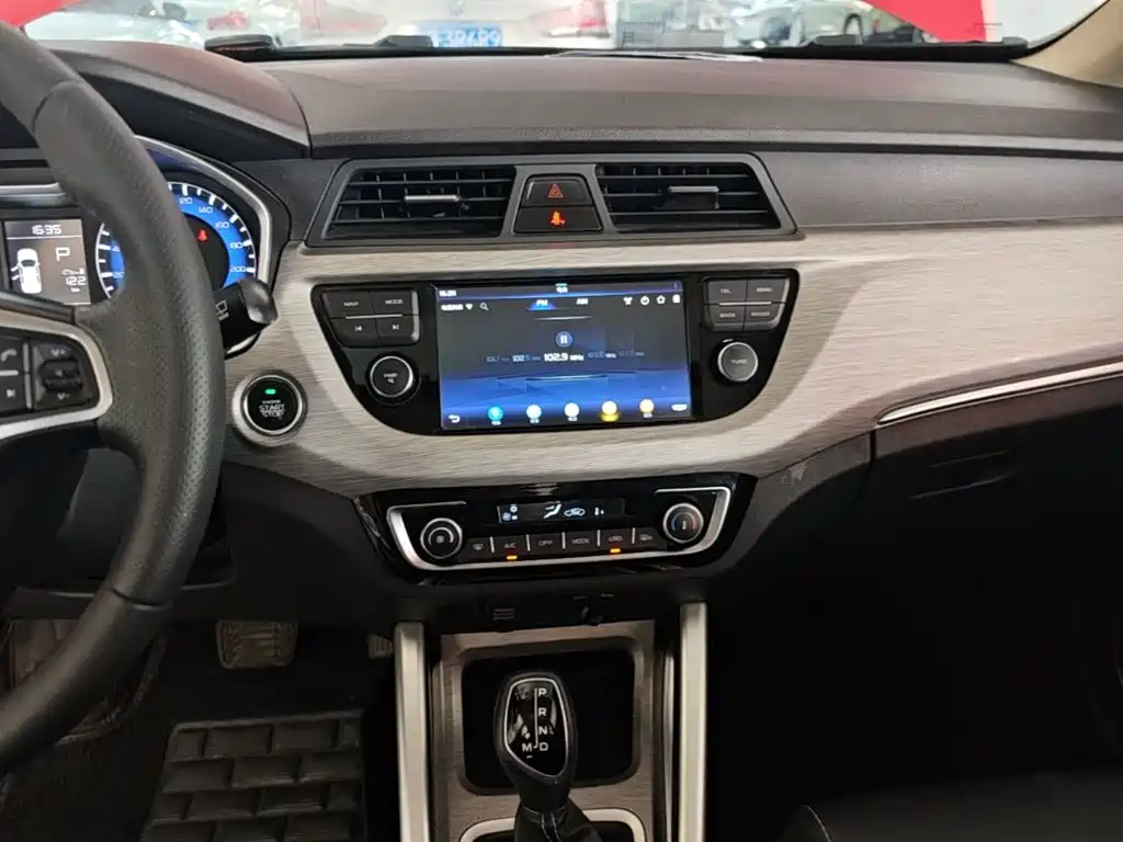Geely Vision X3 2019 — фото 13