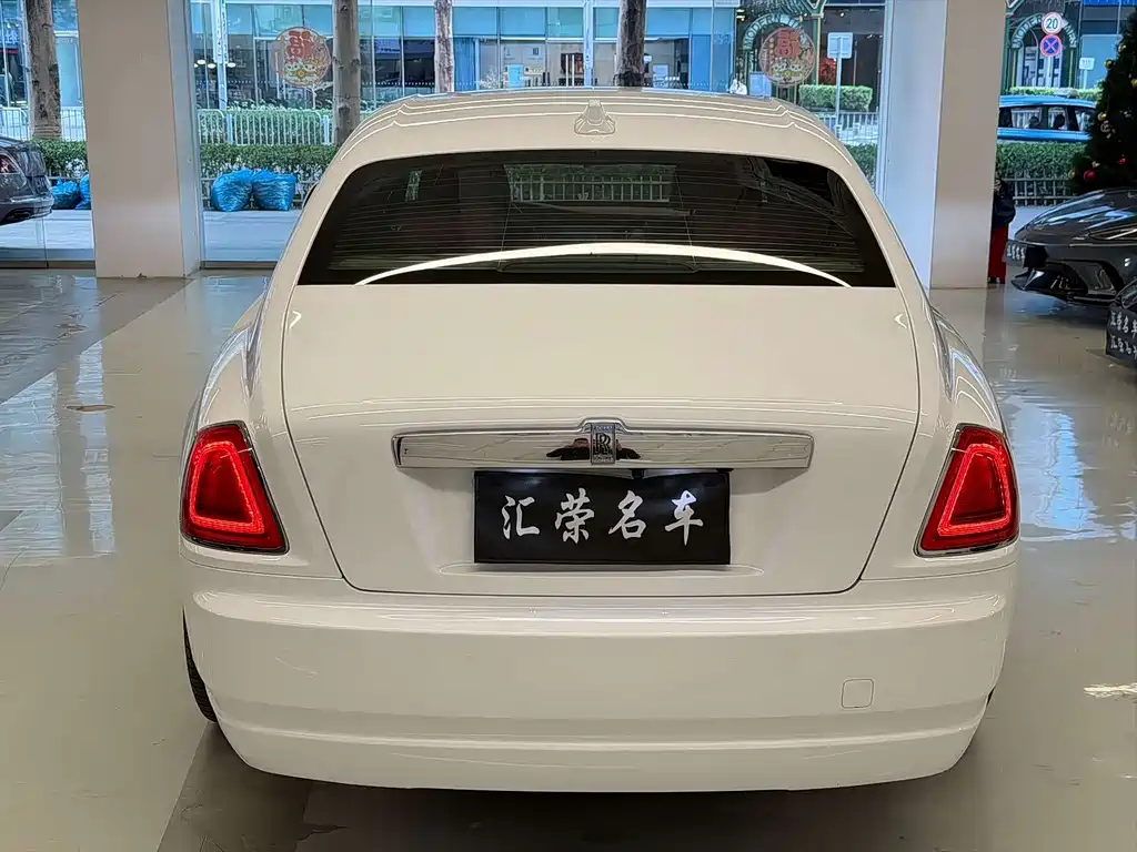 Rolls-Royce Ghost 2018 — фото 13
