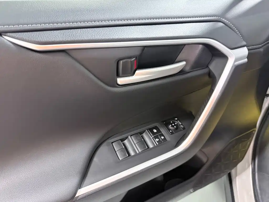 Toyota Wildlander 2023 — фото 10