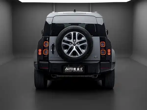 Land Rover Defender 2023