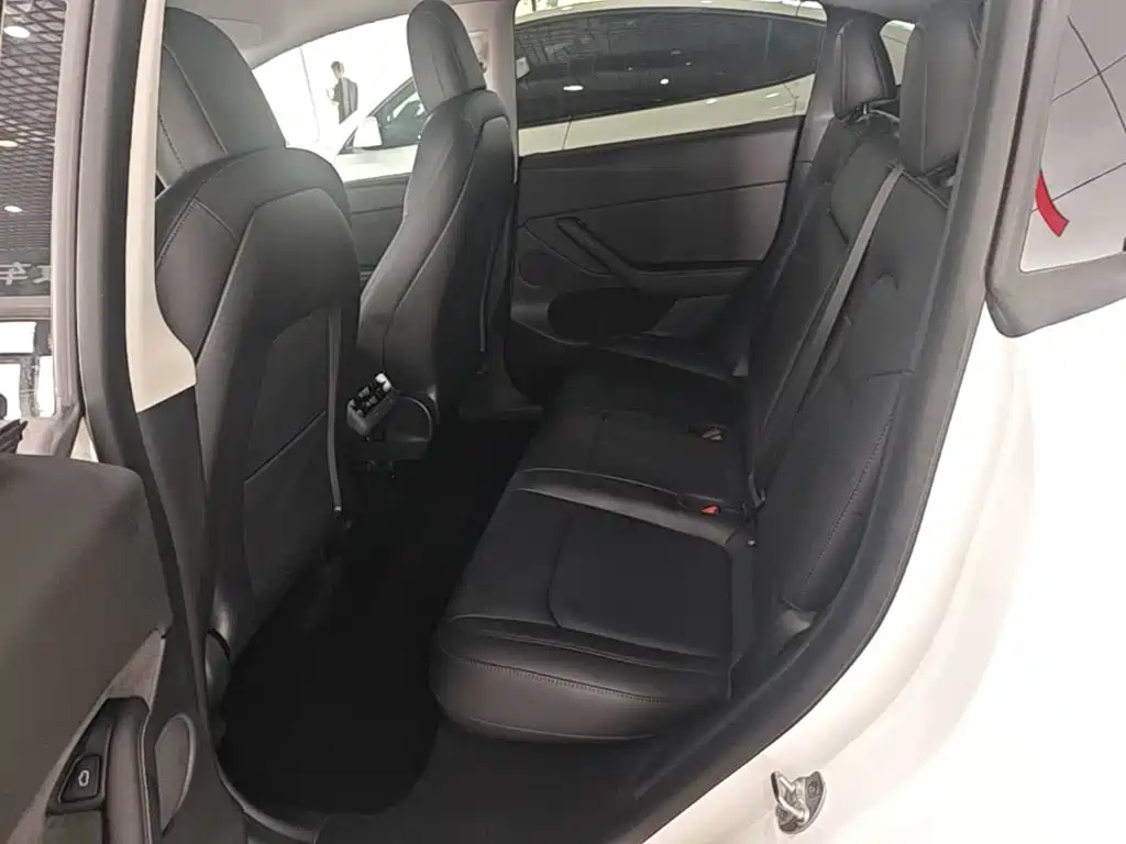 Tesla Model Y 2022 — фото 17