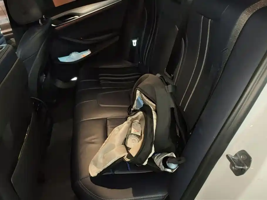 BMW 5 Series 2018 — фото 11