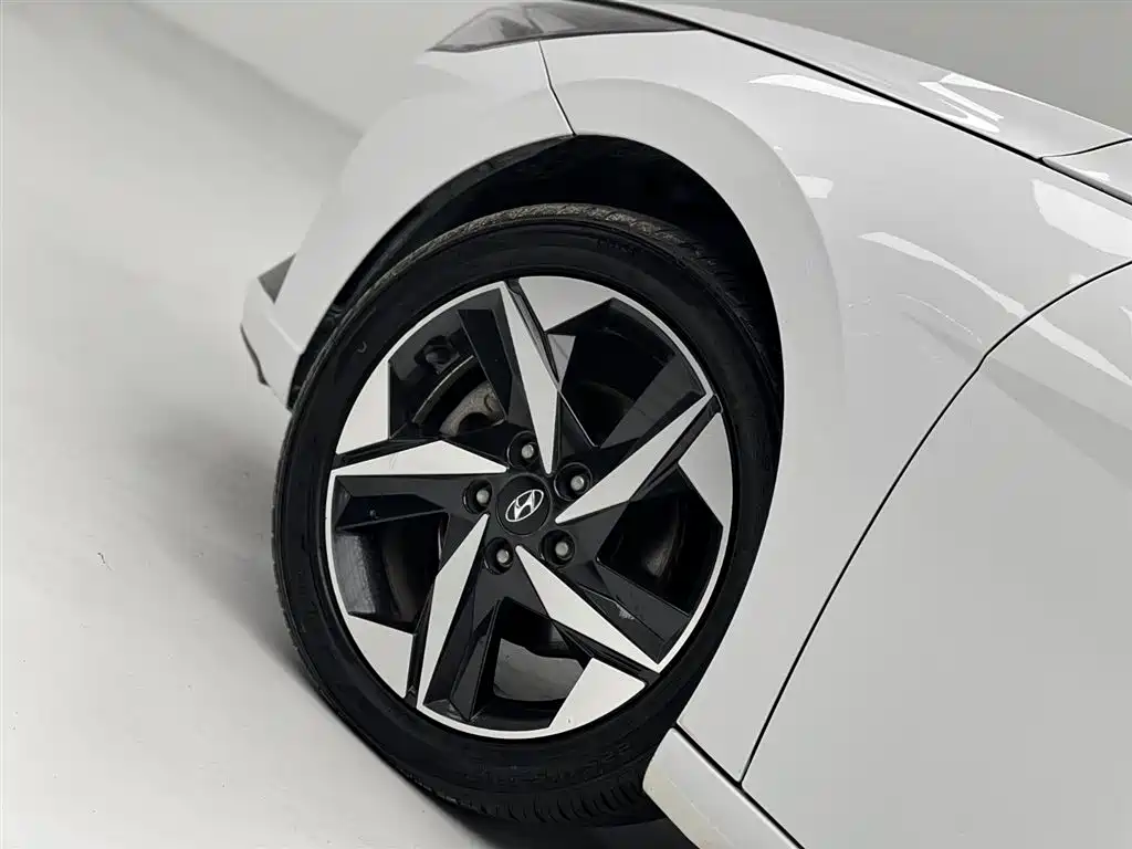 Hyundai Elantra 2021 — фото 18