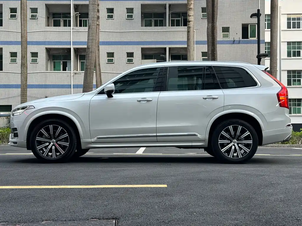 Volvo XC90 2021 — фото 9