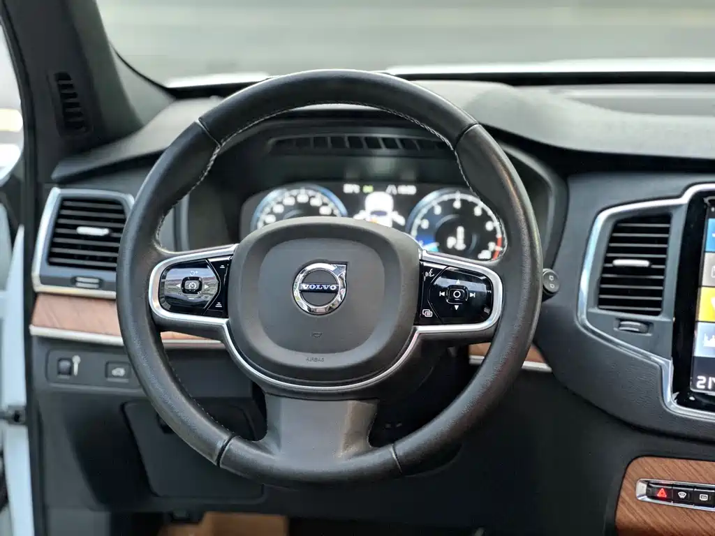 Volvo XC90 2021 — фото 18