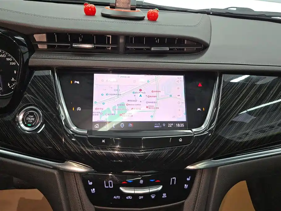 Cadillac XT6 2022 — фото 13