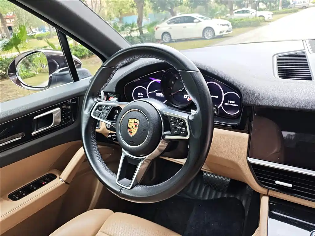 Porsche Cayenne 2018 — фото 10