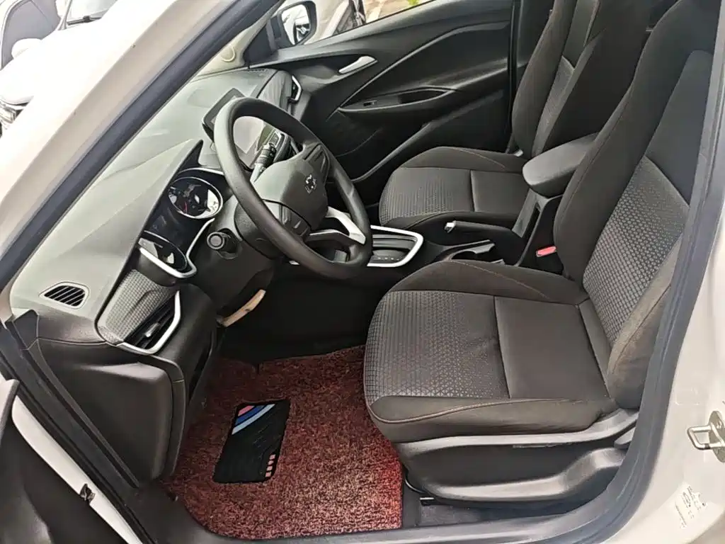 Chevrolet Cavalier 2020 — фото 15