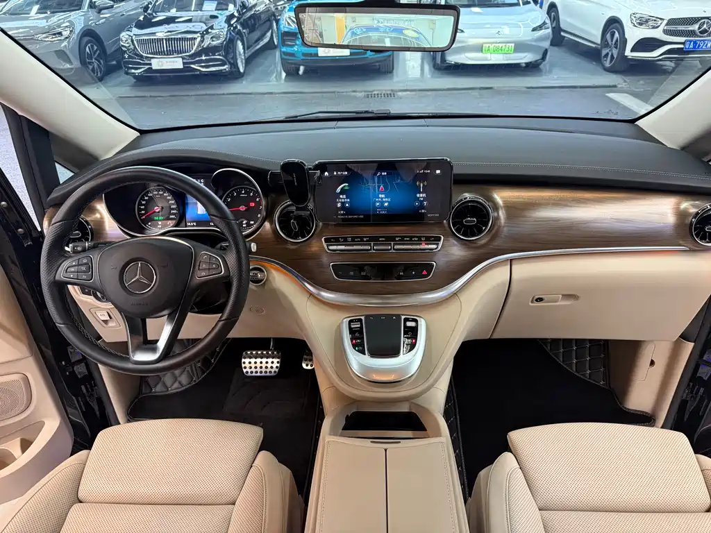 Mercedes-Benz V-Class 2023 — фото 12