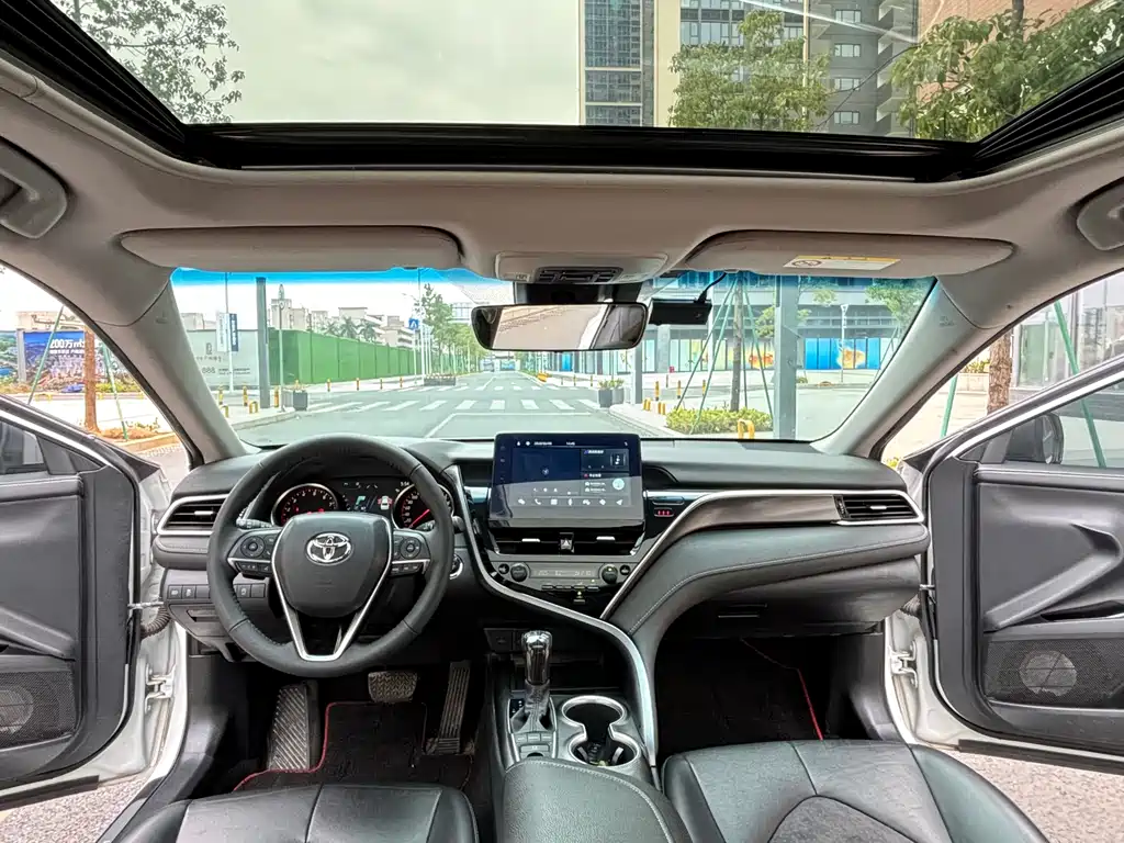 Toyota Camry 2022 — фото 13