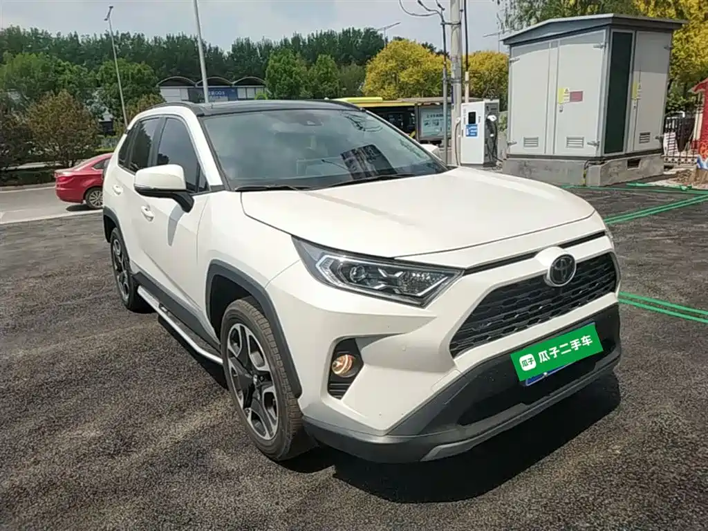 Toyota RAV4 2020 — фото 4
