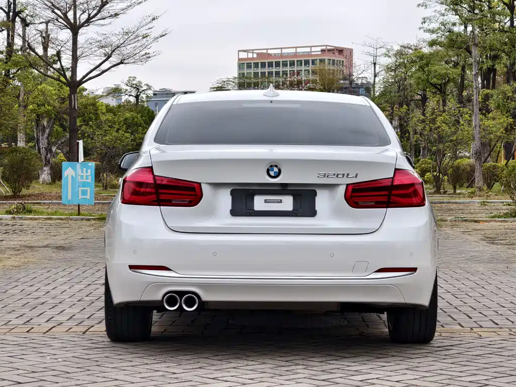 BMW 3 Series 2018 — фото 14