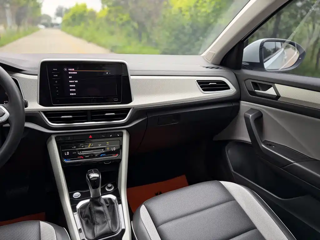 Volkswagen T-Roc 2023 — фото 14