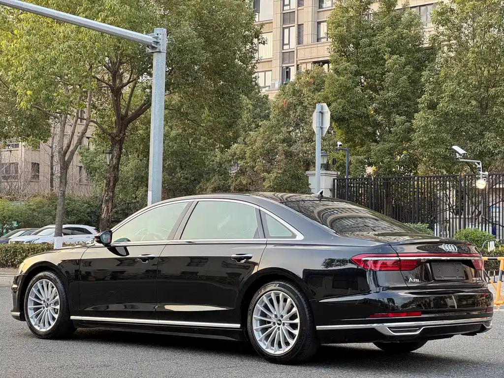 Audi A8 2022 — фото 6