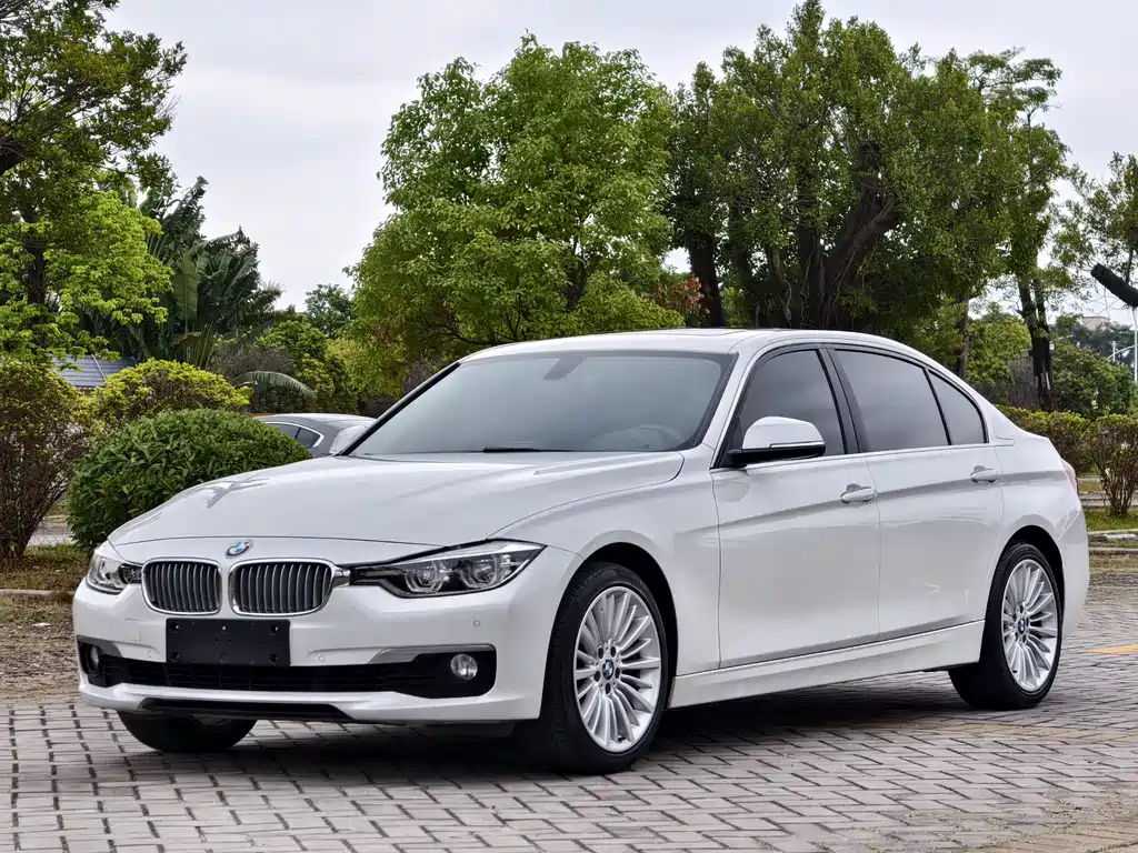 BMW 3 Series 2018 — фото 1