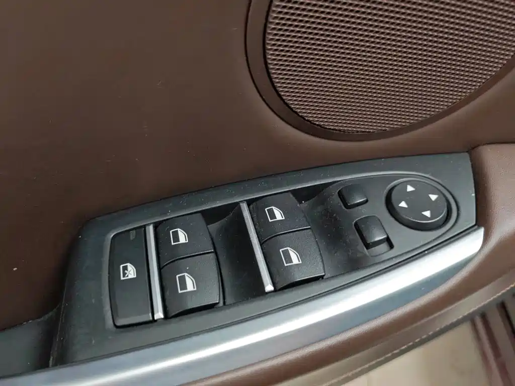 BMW 5 Series GT 2014 — фото 9