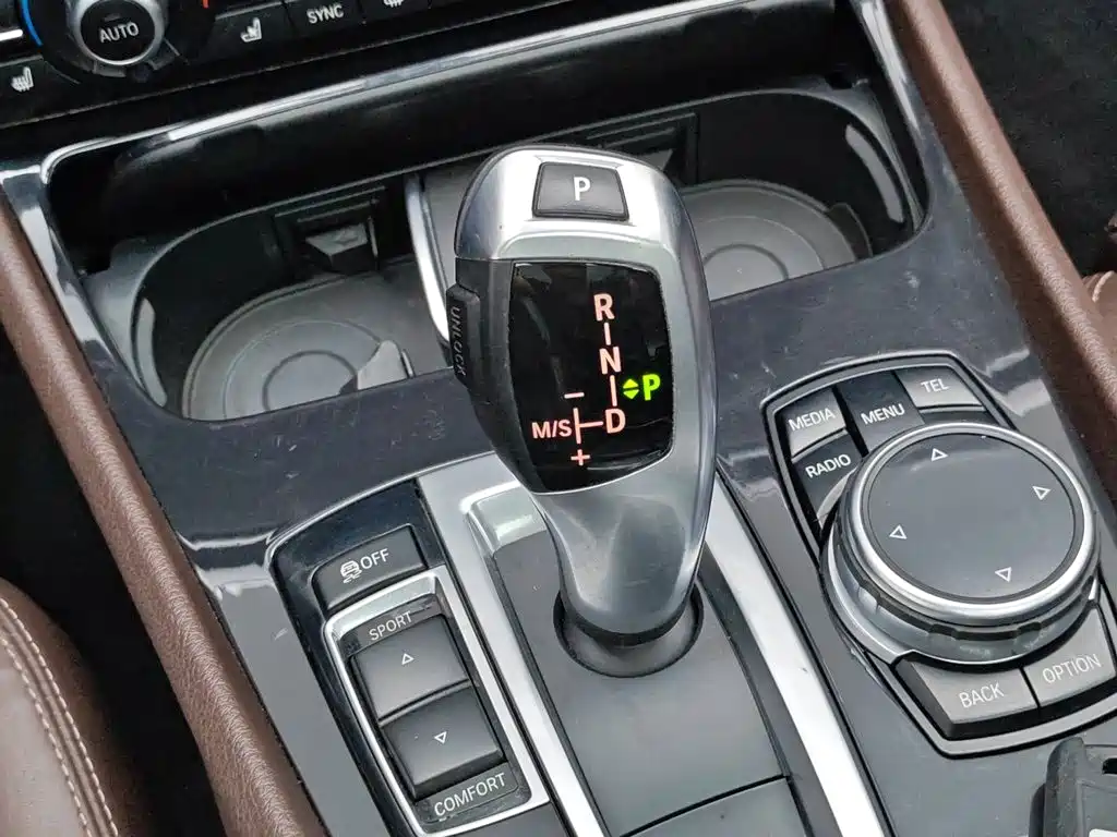 BMW 5 Series GT 2014 — фото 13