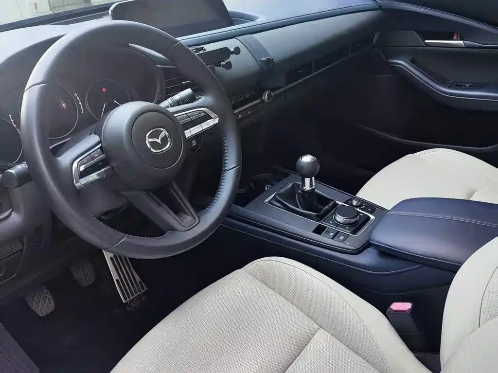 Mazda CX-30 2022 — фото 10