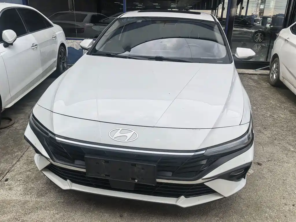Hyundai Elantra 2023 — фото 2