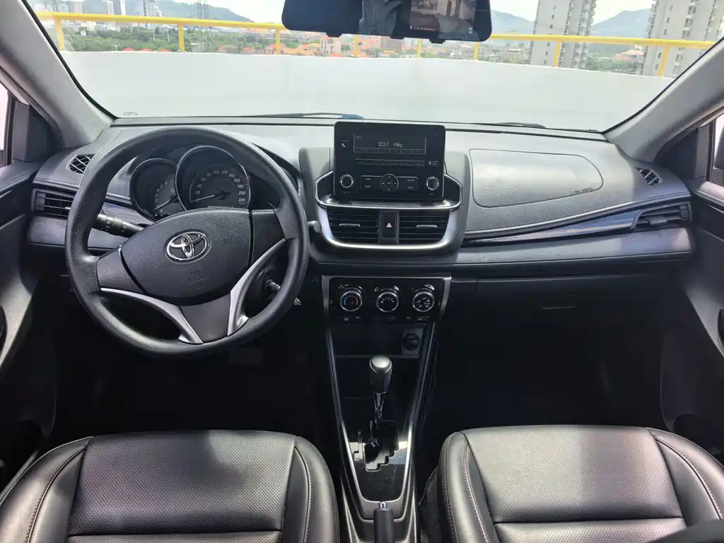 Toyota Yaris L 2021 — фото 8