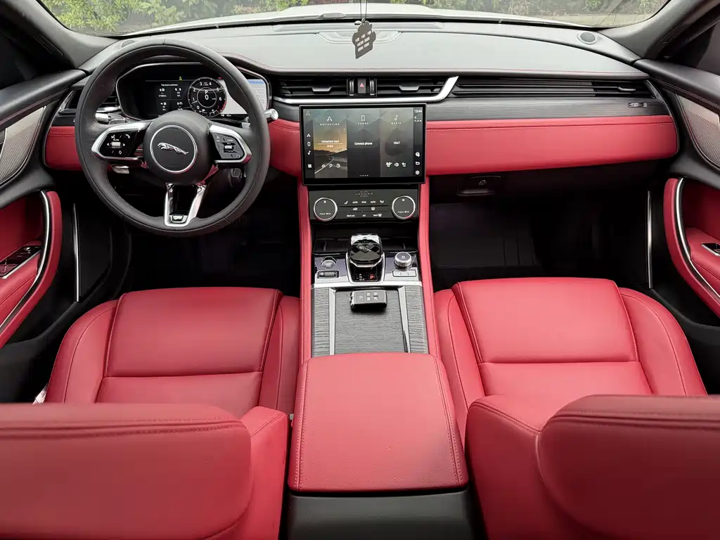 Jaguar XFL 2022 — фото 12