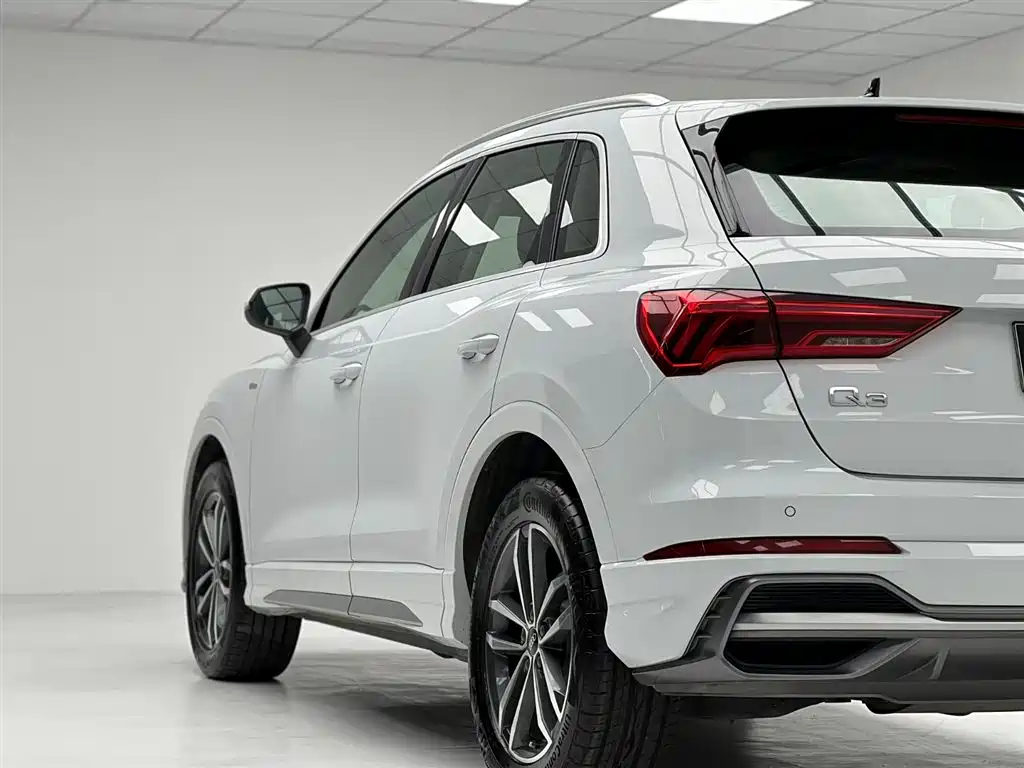 Audi Q3 2021 — фото 10