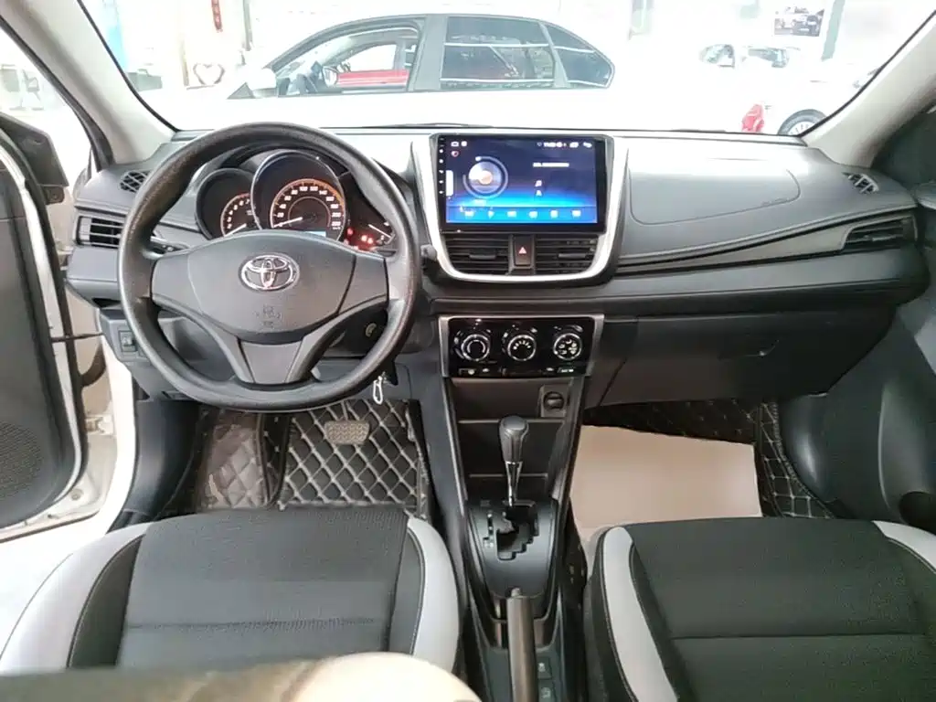 Toyota Yaris L 2021 — фото 10