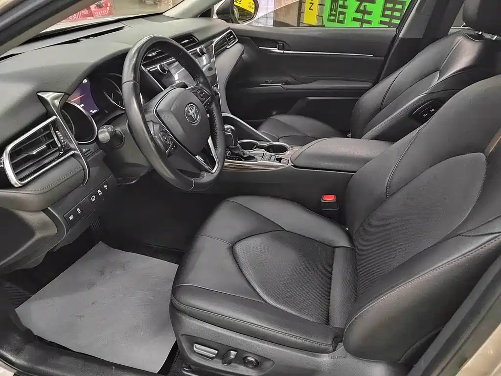 Toyota Camry 2020 — фото 11