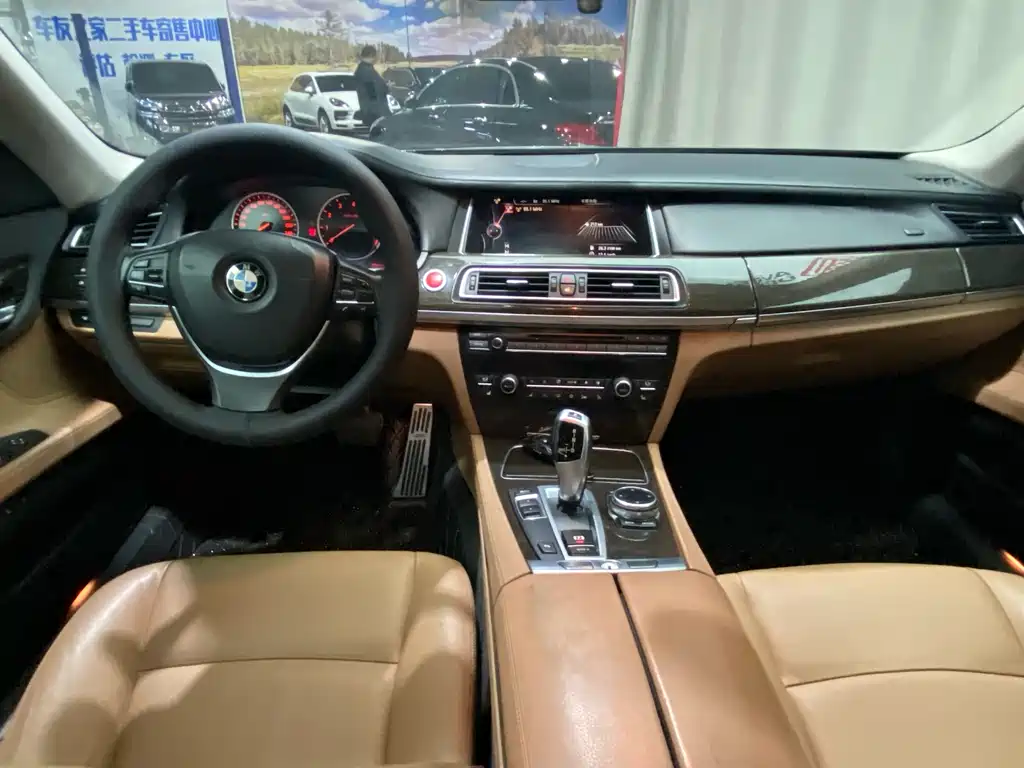 BMW 7 Series 2014 — фото 14