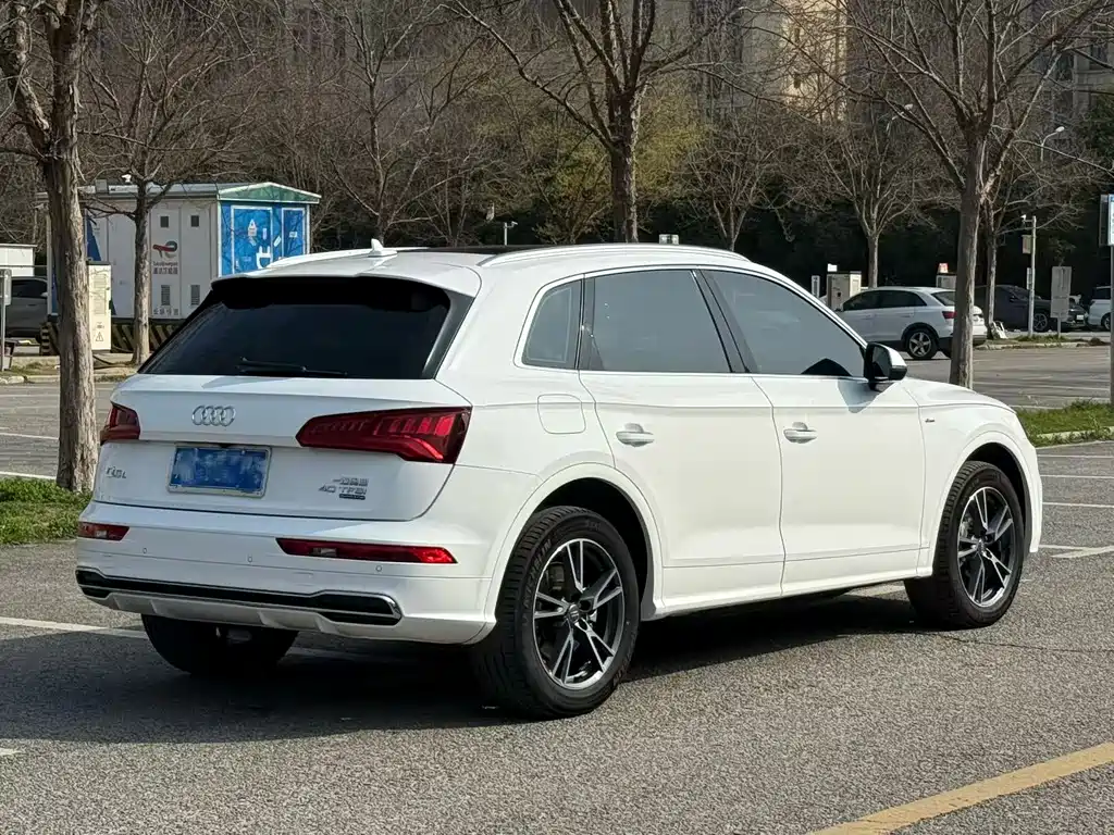 Audi Q5L 2020 — фото 7