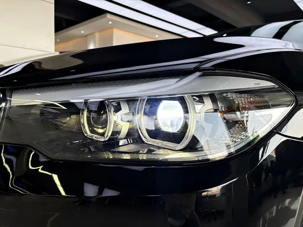 BMW 5 Series 2018 — фото 15