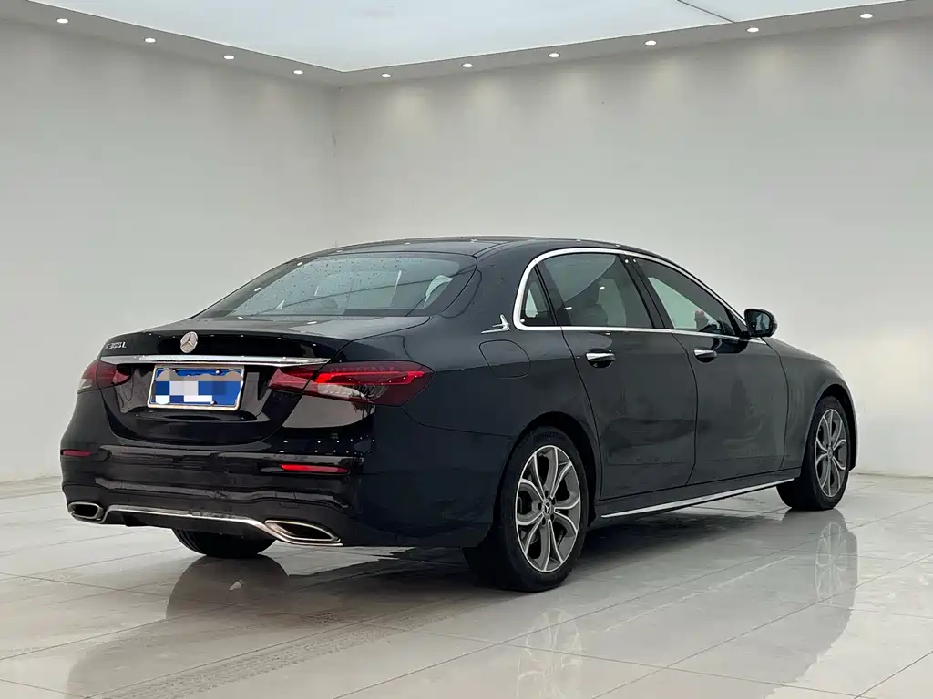 Mercedes-Benz E-Class 2022 — фото 13