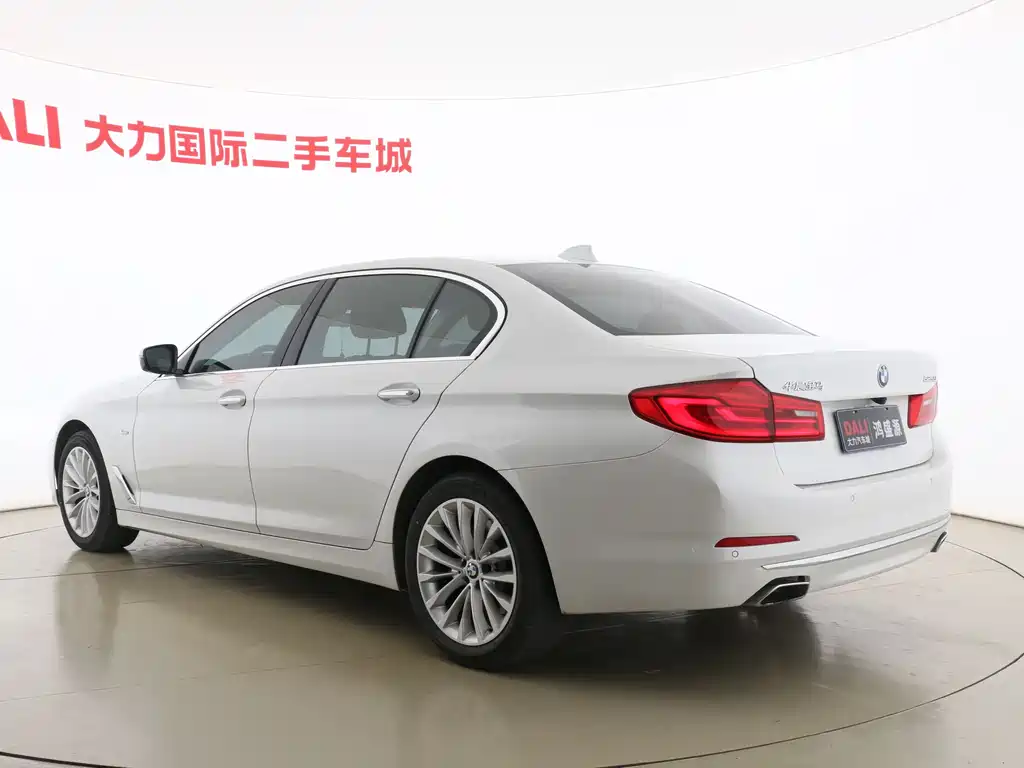 BMW 5 Series 2018 — фото 3