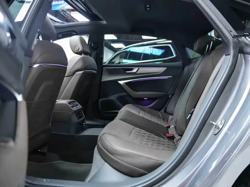 Audi A7L 2023 — фото 9