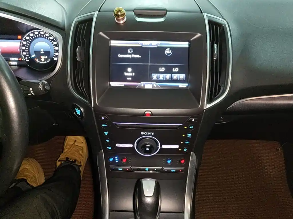 Ford Edge 2016 — фото 13