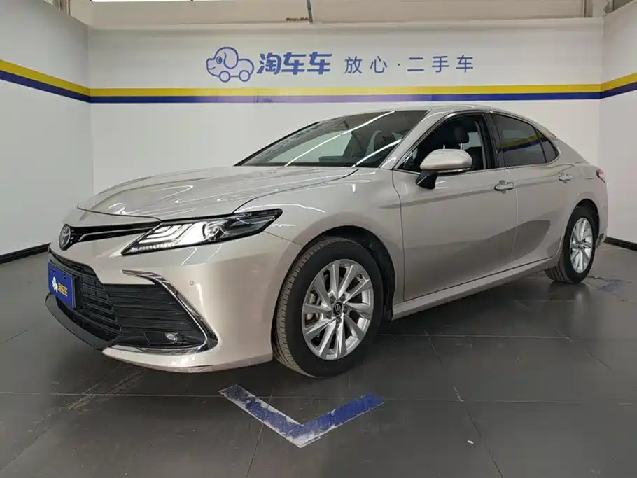 Toyota Camry 2022 — фото 1
