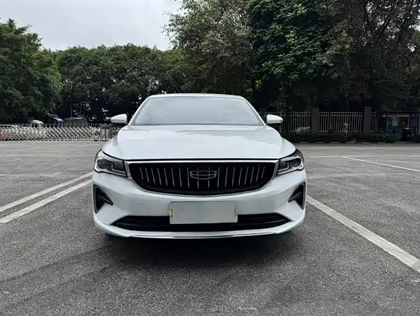 Geely Emgrand 2022