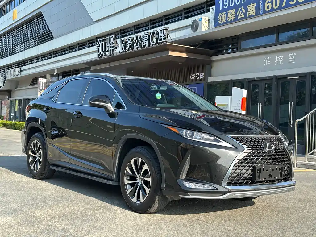 Lexus RX 2022 — фото 1