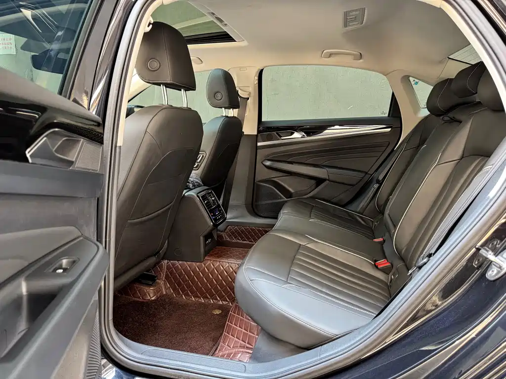 Volkswagen Passat 2023