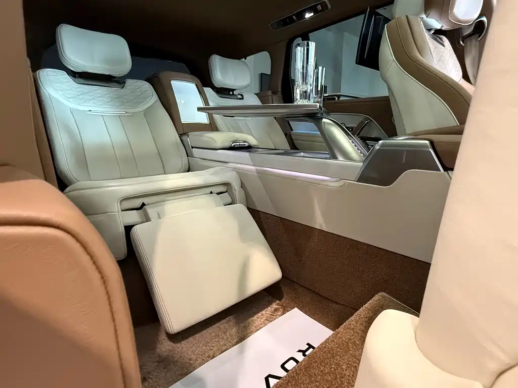 Land Rover Range Rover 2025 — фото 15