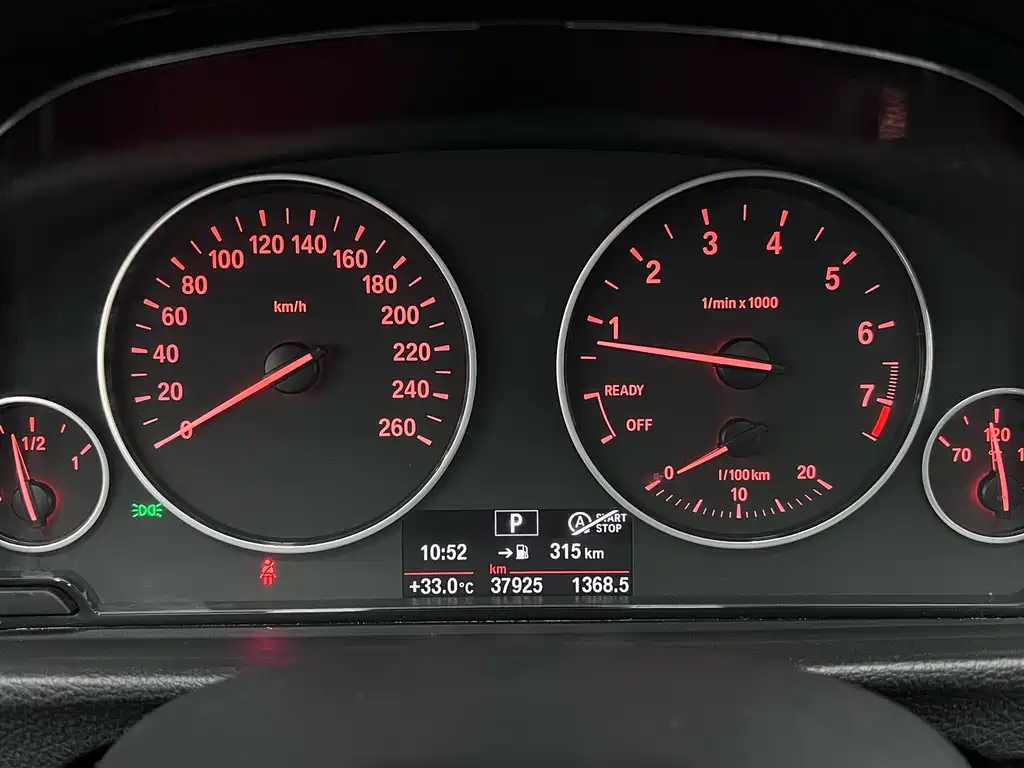 BMW 3 Series 2016 — фото 30