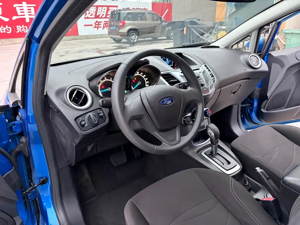 Ford Fiesta 2015 — фото 4