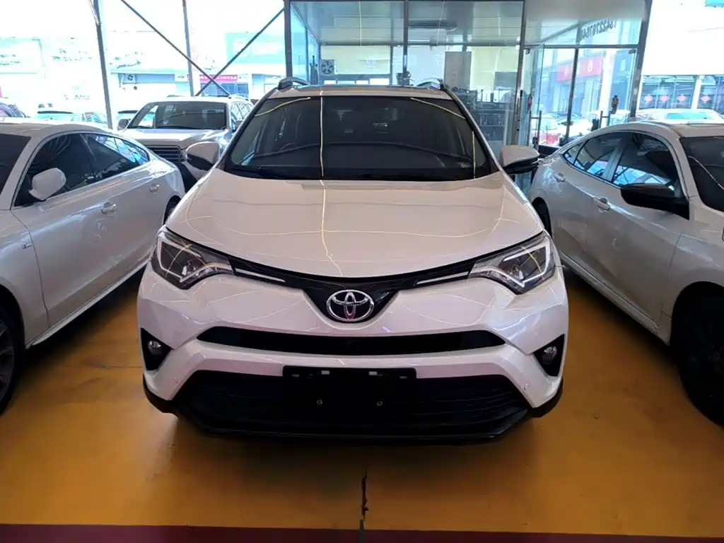Toyota RAV4 2018 — фото 3